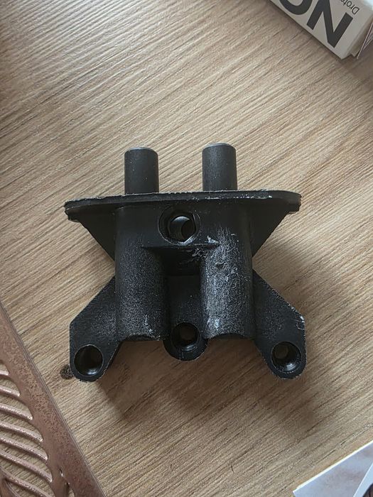 Gniazdo zawiasu ościeżnicy regulowanej