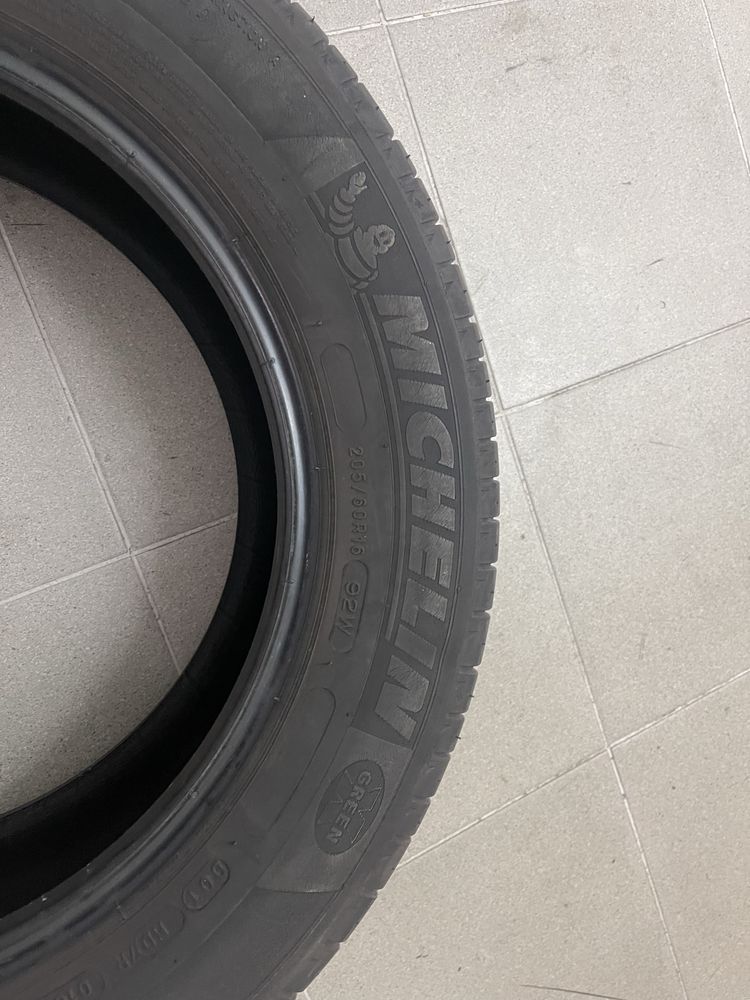 2 pneus Michelin 205/60R/16 92W