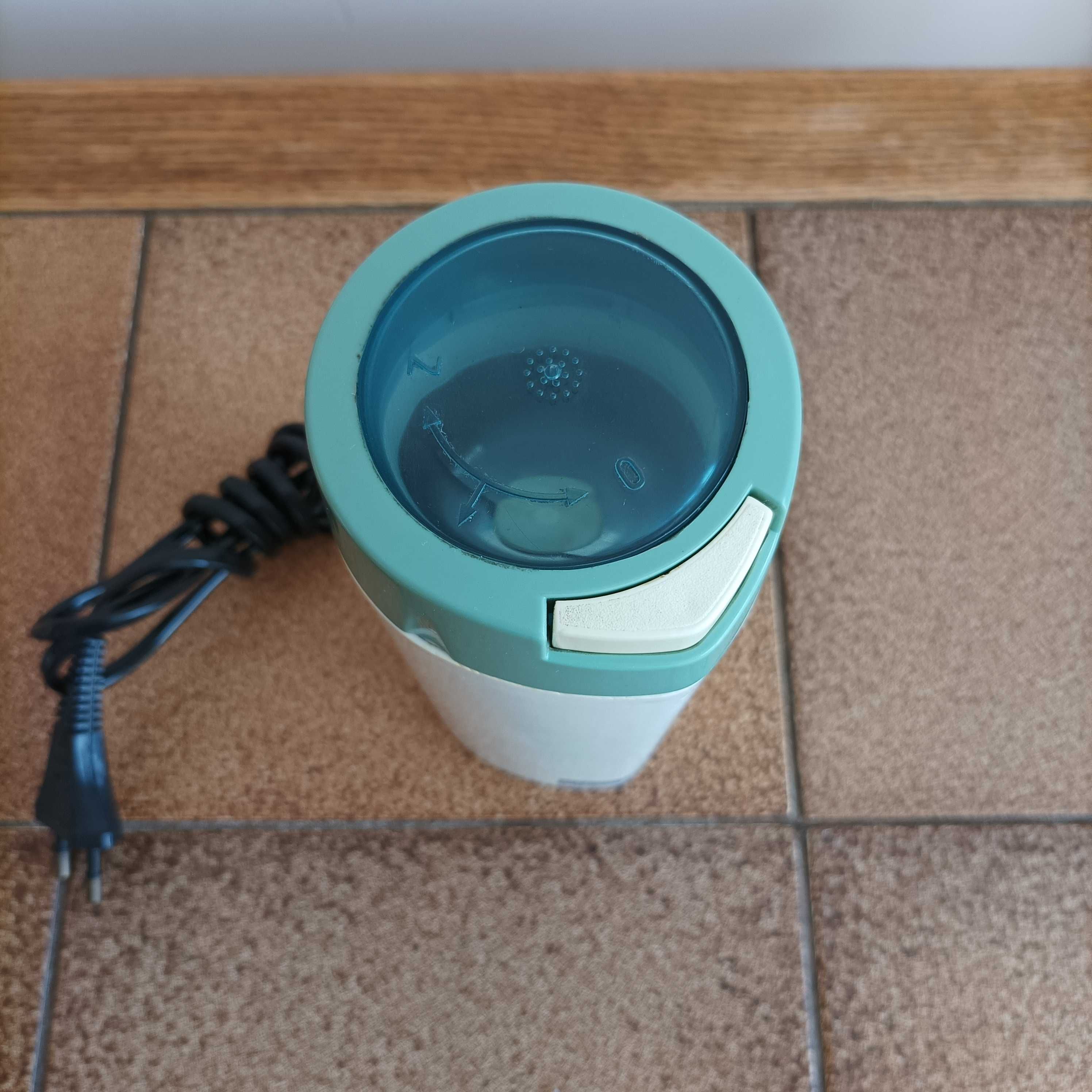 Elektryczny udarowy młynek do kawy Predom Niewiadów UD 40 z PRL-u
