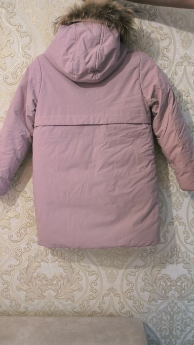 Парка на дівчинку