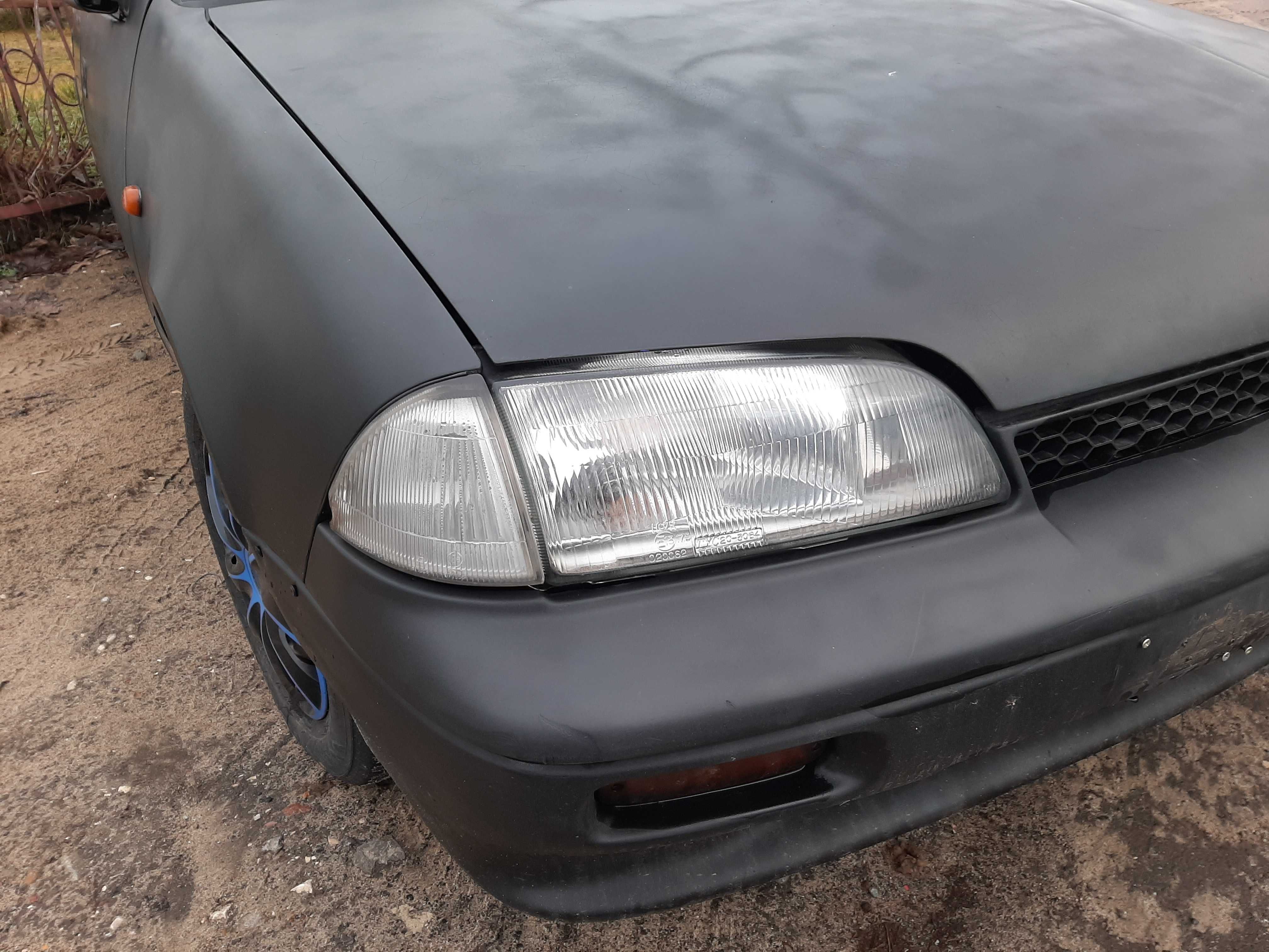 Suzuki Swift 1.0i 1996r.Błotnik przedni prawy