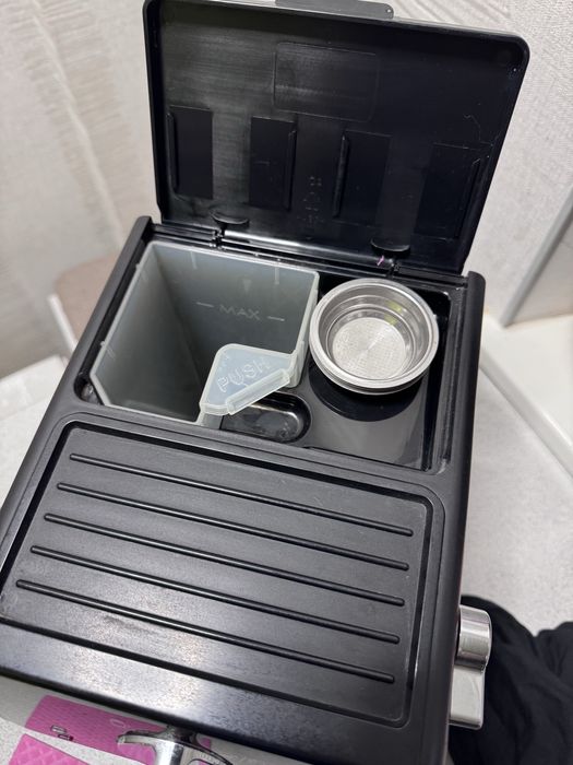 Кавоварка (кавомашина) рожкова Delonghi