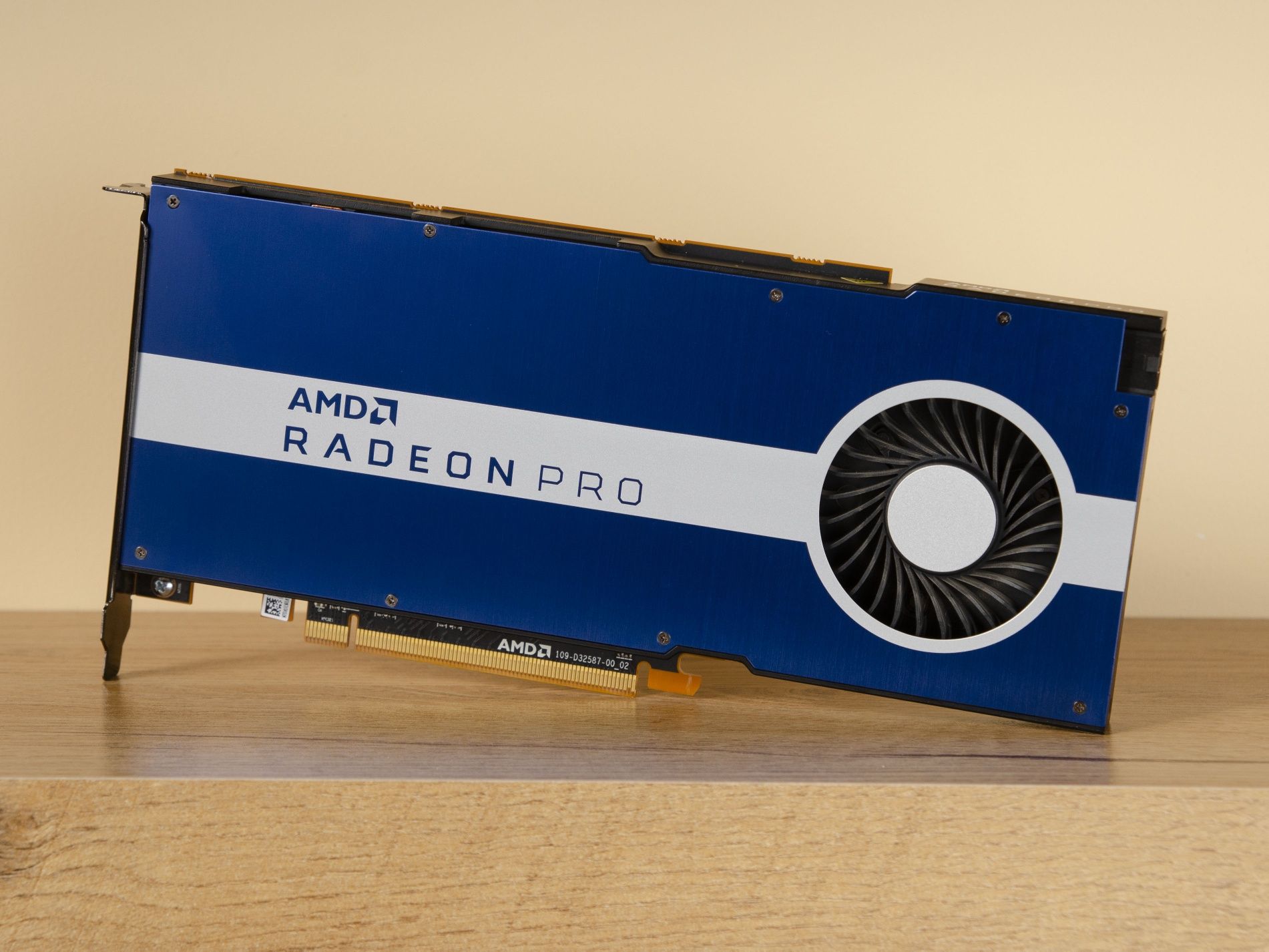 Й Radeon Pro W5500 8Gb как GTX 1070