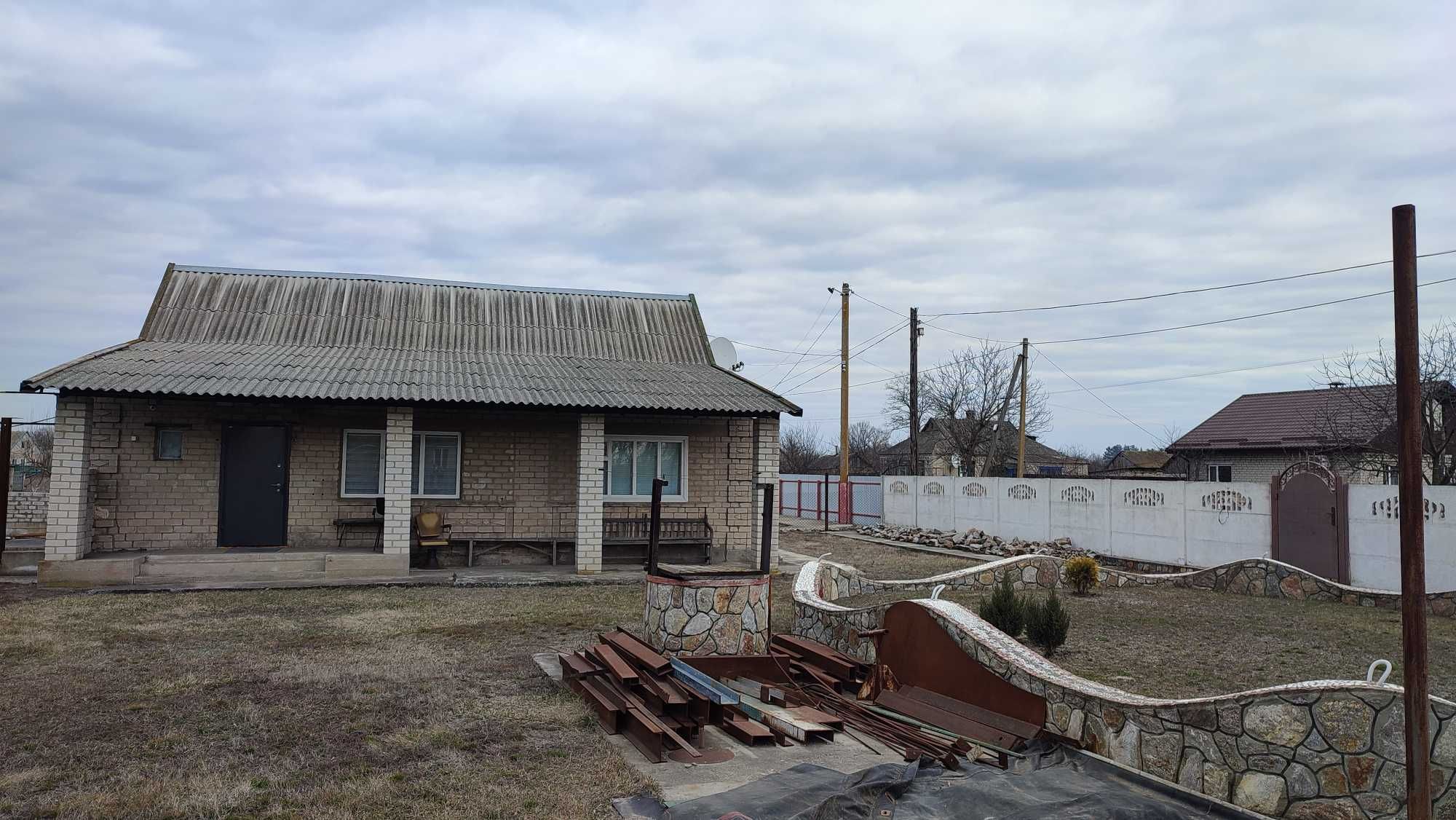 Дім з гарним  ремонтом у селі Великоолександрівка