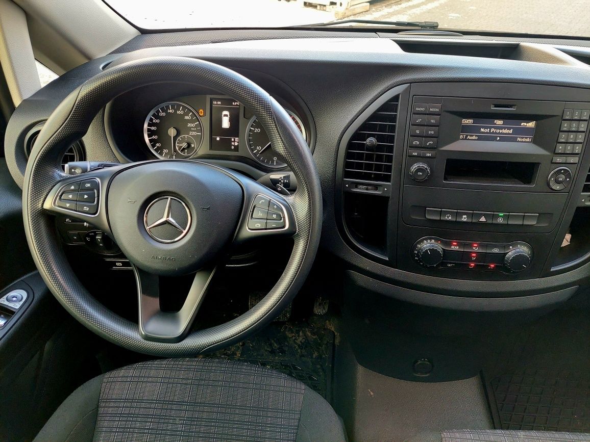 Wynajem busa 7 8 9 osobowego Mercedes Vito Viano hak Renault Trafic