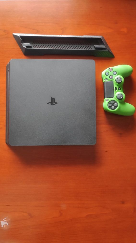 PS4 Slim + Comando + base vertical