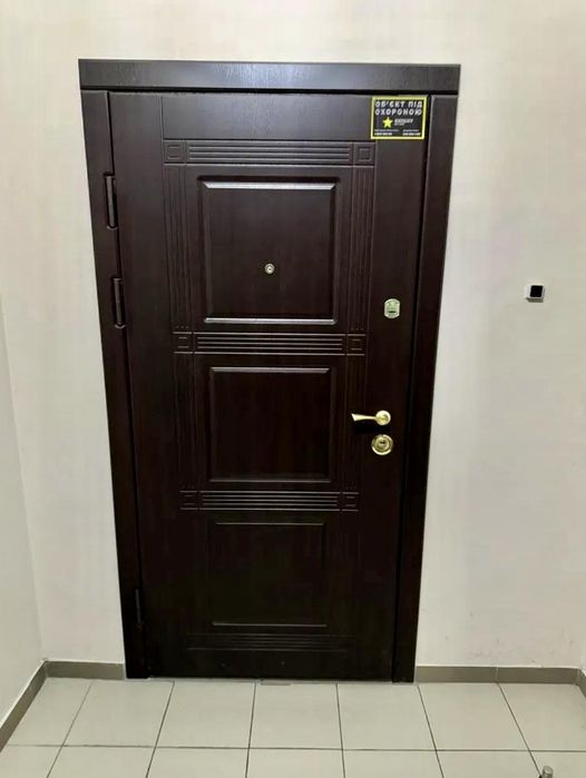 Простора 3-кімнатна квартира 100 м² з якісним ремонтом Олени Пчілки 8