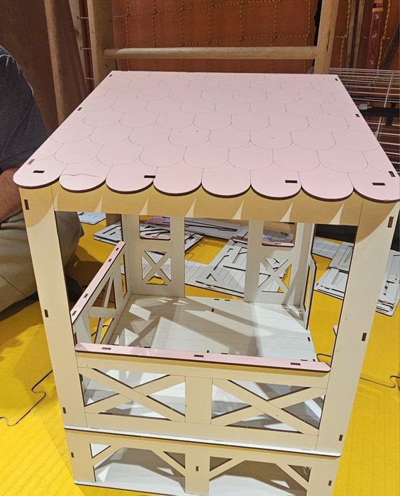 Ляльковий будинок  Nestwood с басейном для Барбі Лол