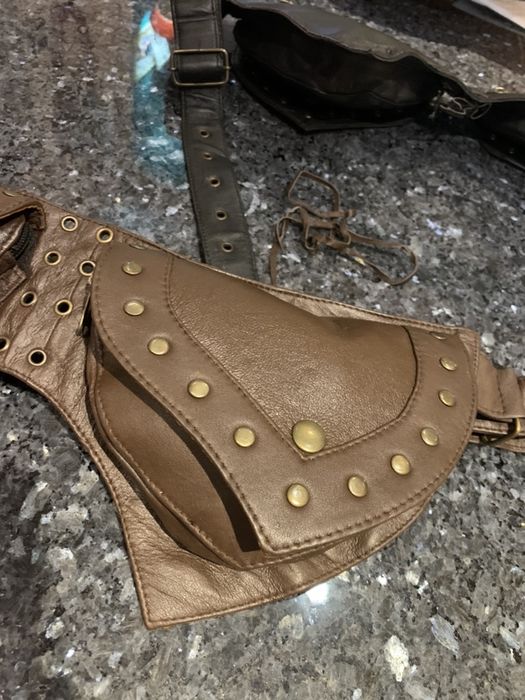 Bolsa de cintura em pele