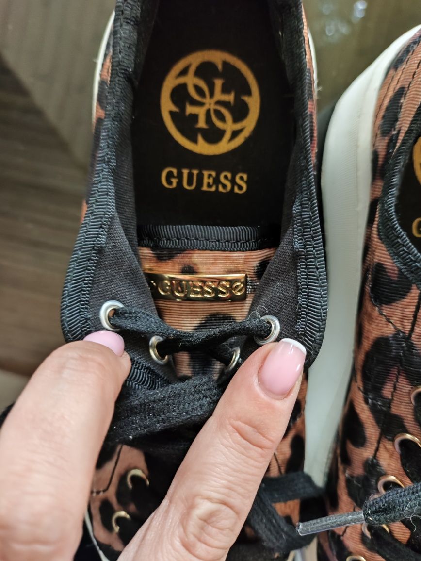 Guess trampki platforma panterka