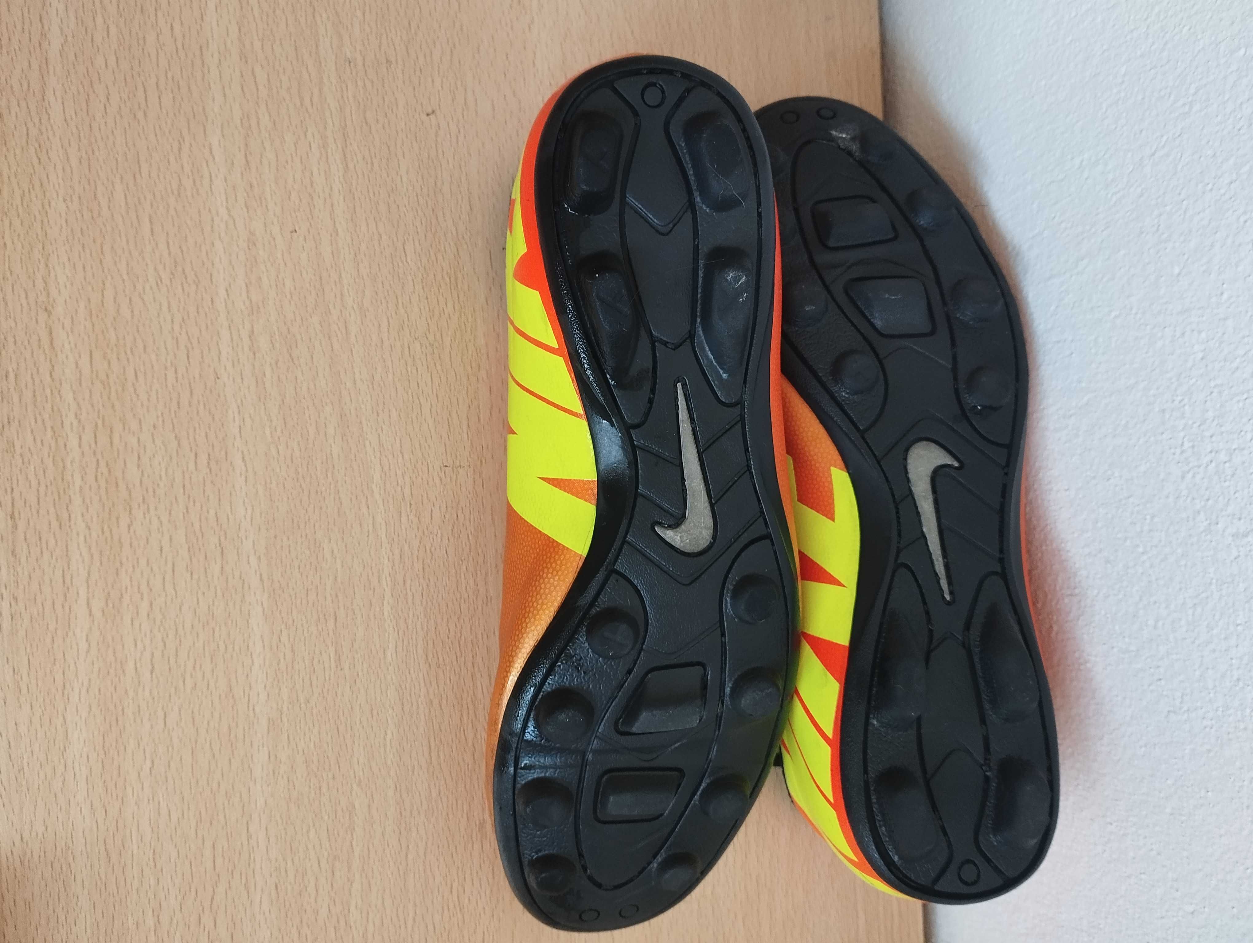 Chuteiras Nike tamanho 38,5