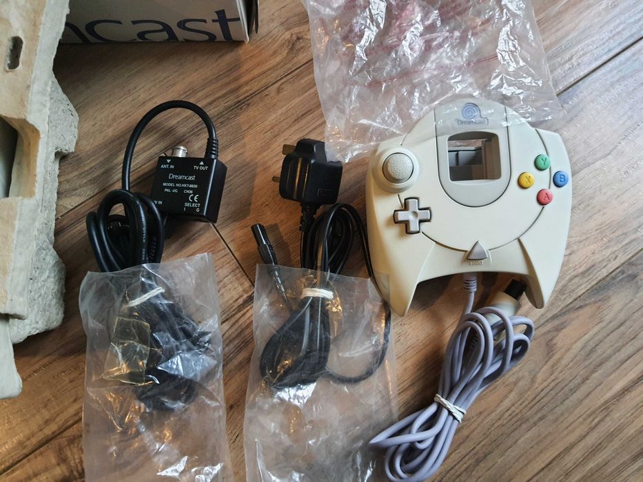 Konsola Dreamcast HKT-3030 Kar Pad Kabel Video Papiery Komplet KARTON!