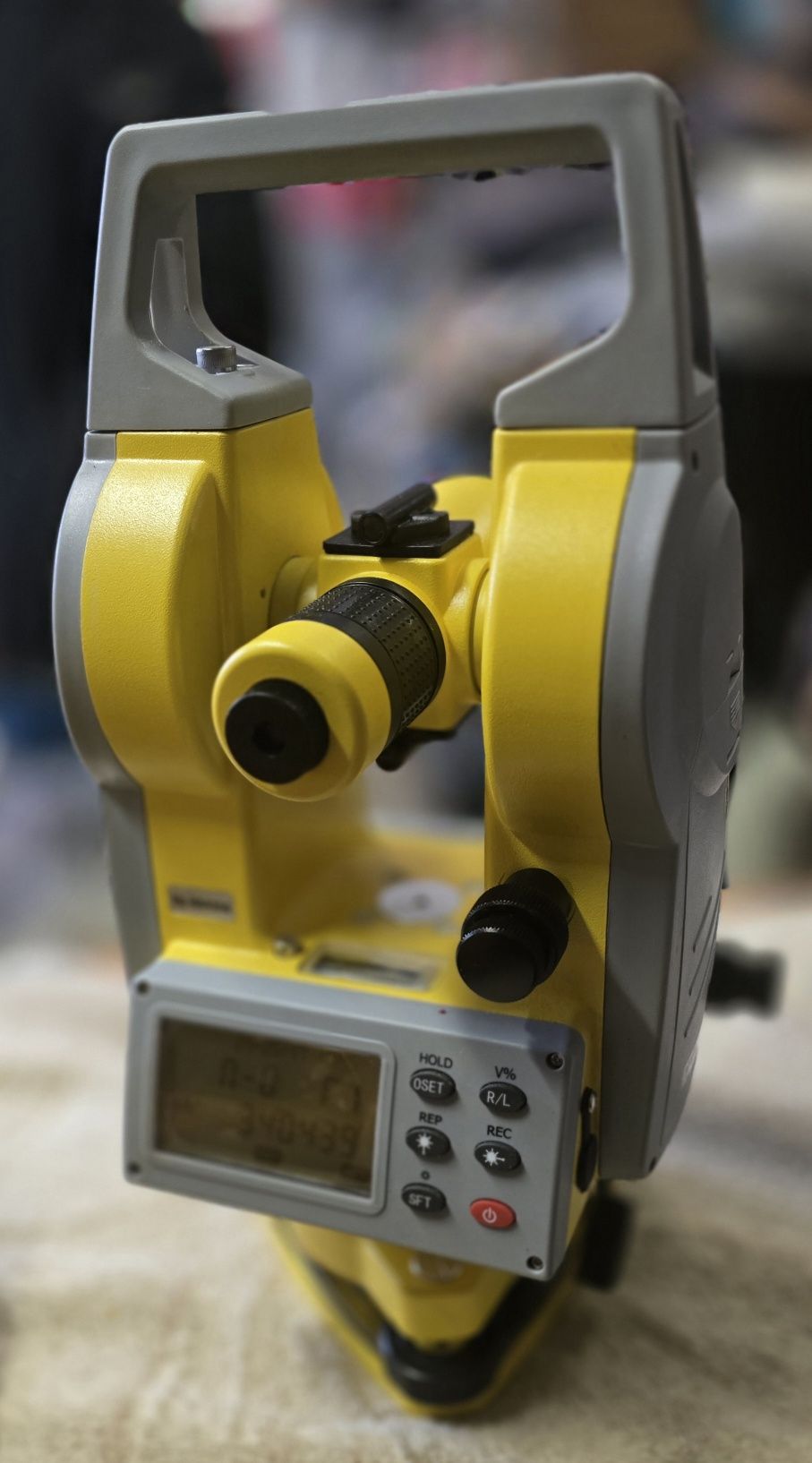 Teodolit elektroniczny Nivel System DT-2 z osprzętem