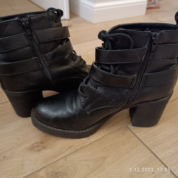 Botki na słupku house