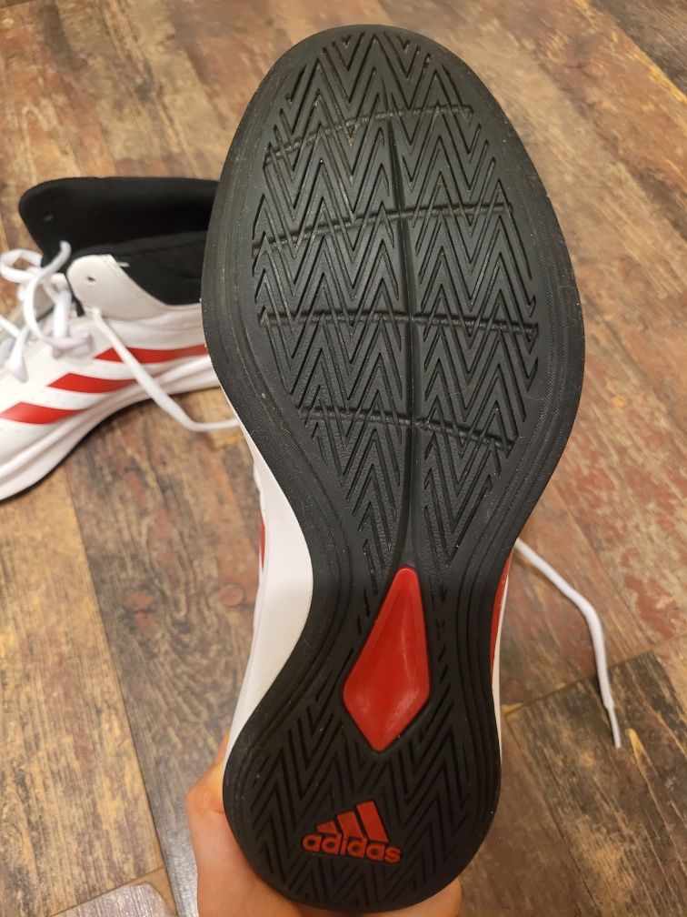 Buty do koszykówki Adidas Isolation 2