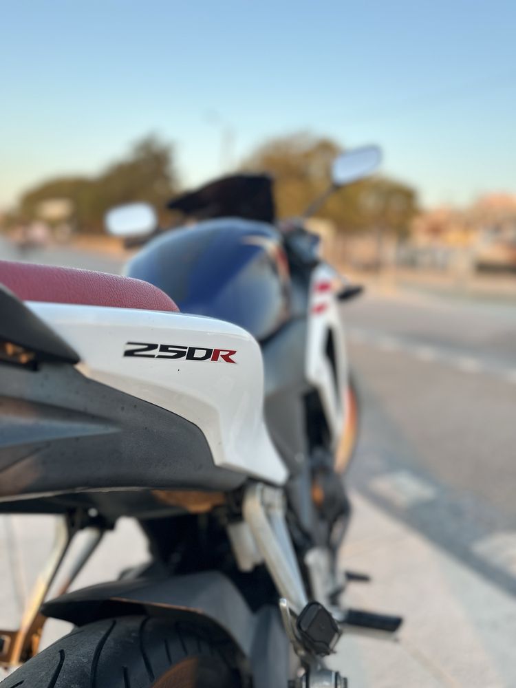 Honda CBR250 (Tricolor)