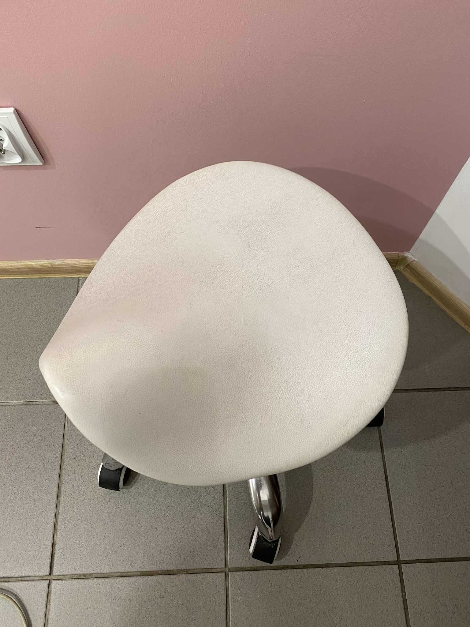 Taboret siodło kosmetyczne fryzjerskie białe