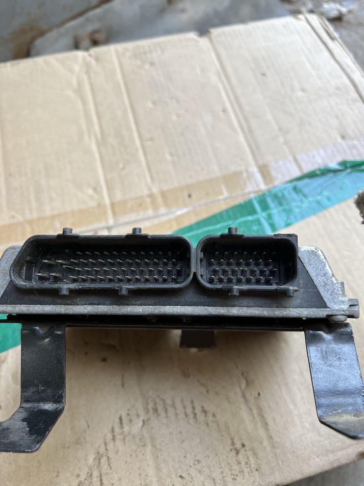 Блок управления двигателем Volkswagen Golf 4 1997-2006 1,6 AKL