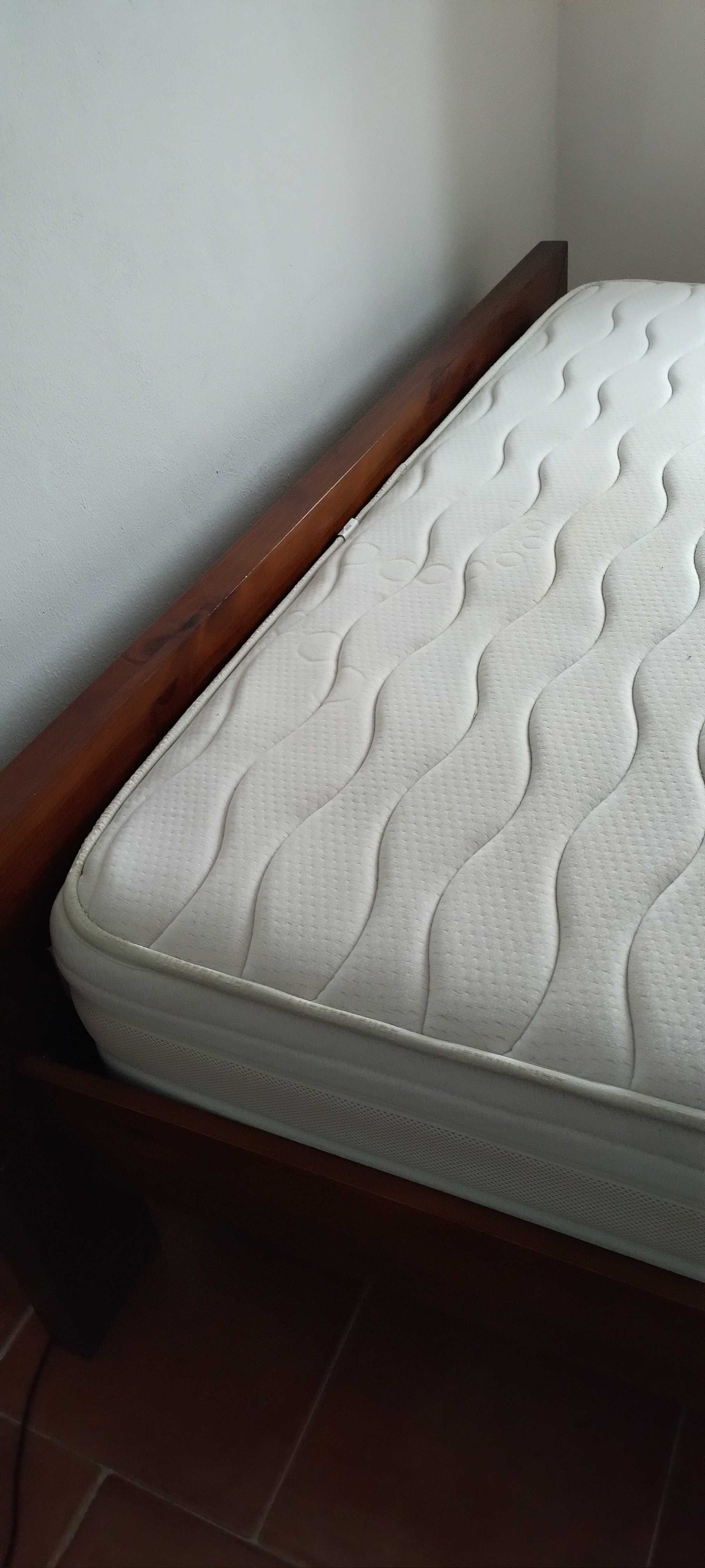 Colchão de cama de casal - Impecável sem uso- 1,60m X 1,95m
