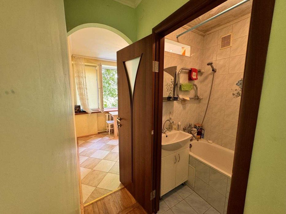 Продаж 2 кімнатної квартири з ремонтом, вул. Зарицьких / Франка, Львів