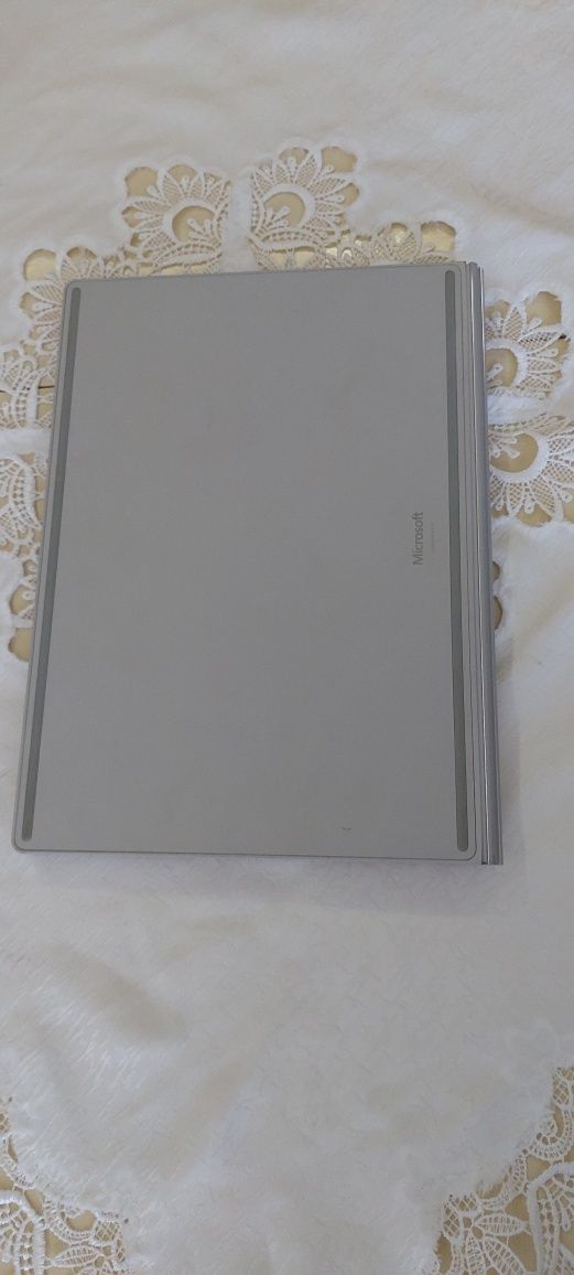Microsoft Surface Book (i7-6600u 8/256, Nvidia geforce gpu)
