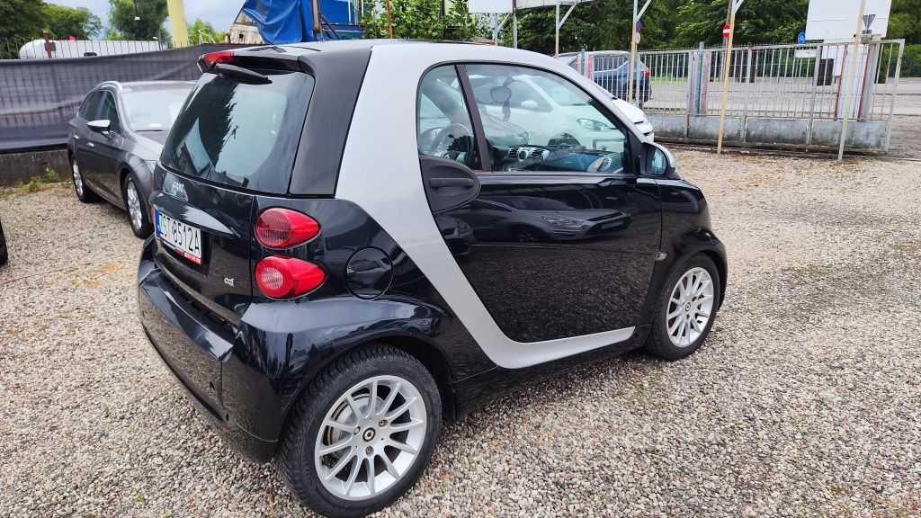 Smart Fortwo 2011 rok najbogatsze wyposażenie