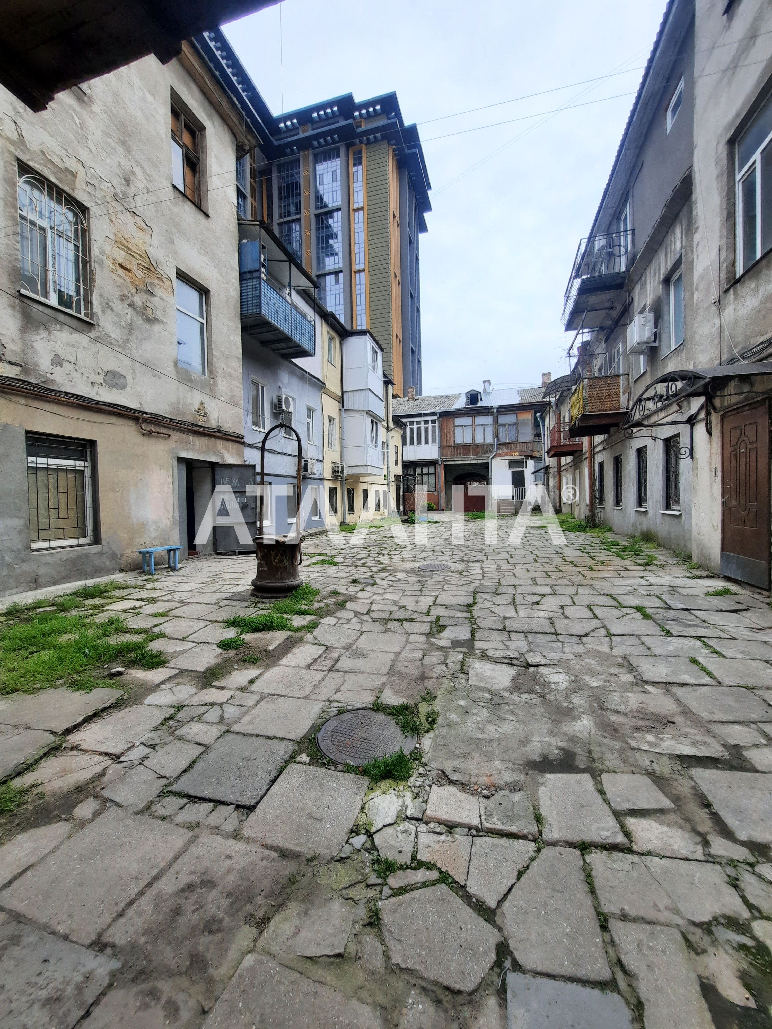 Продам кімнату у комунальній квартирі в центрі Одеси