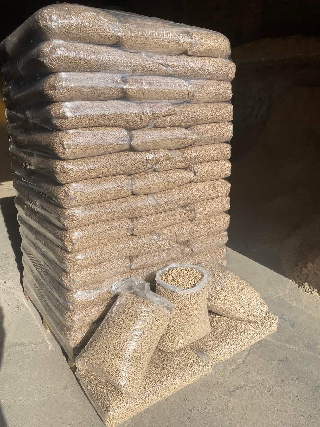 PELLET DRZEWNY świerkowy klasa A1 pakowany w worki 15 kg dostępny !