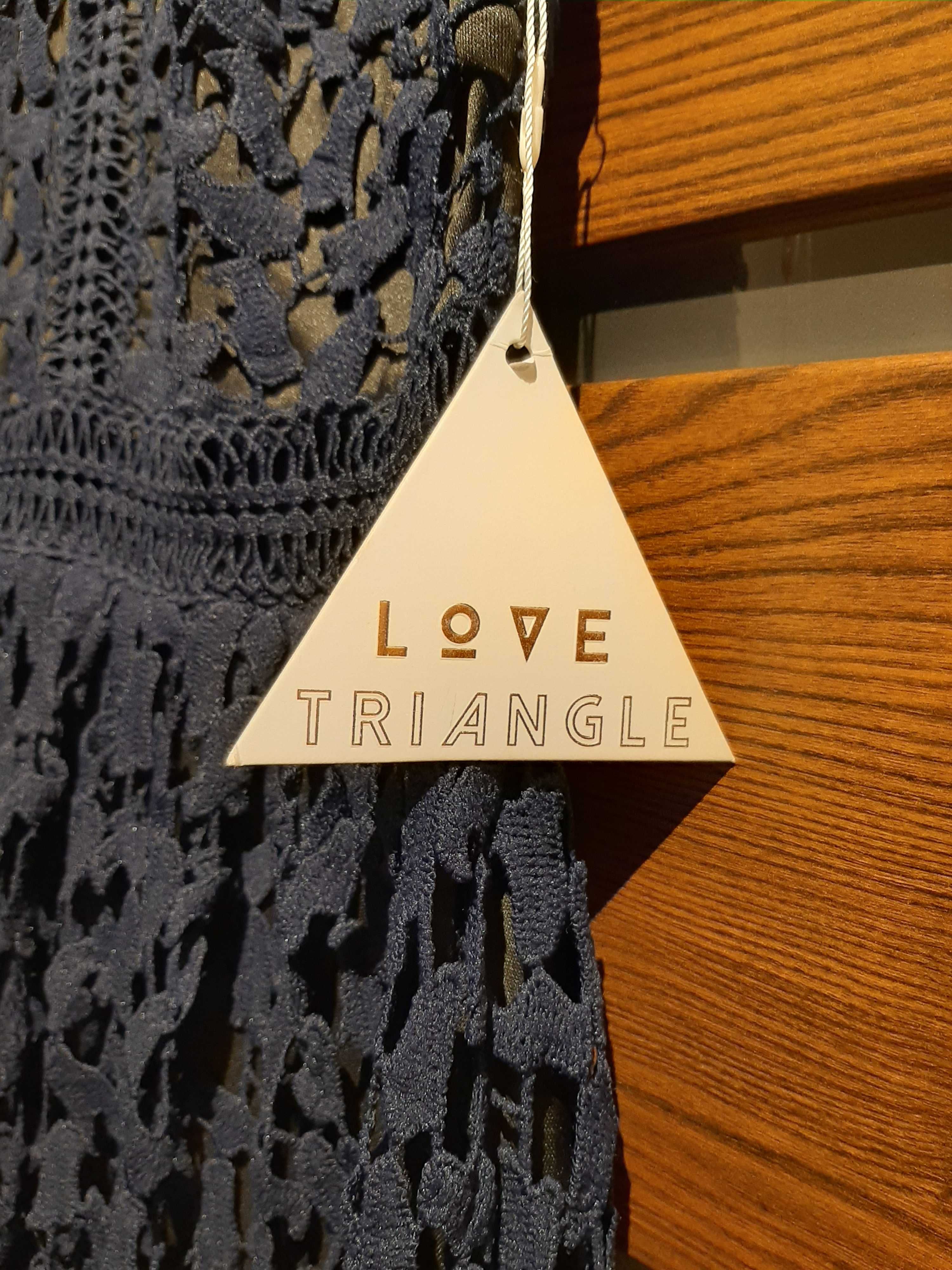 Sukienka z gipiury s Love Triangle