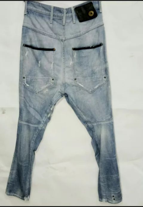 Молодежные крутые джинсы