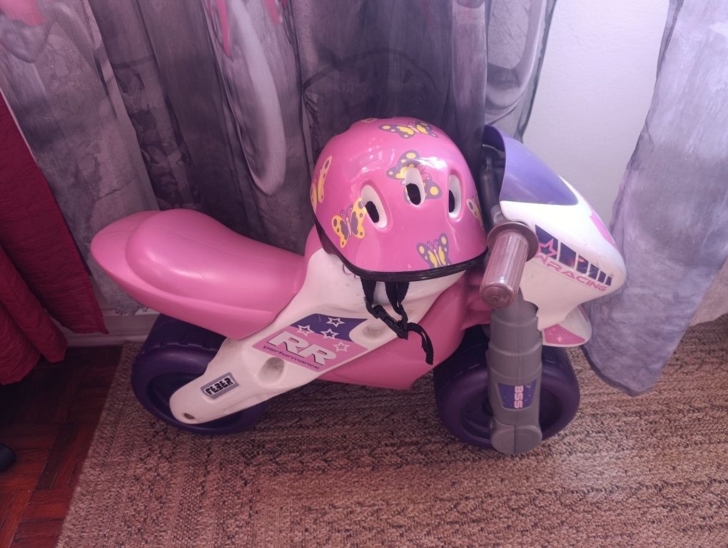 Bicicleta, moto e capacete