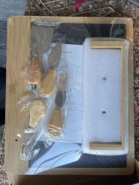 Set de tabua de queijo NOVO com talheres