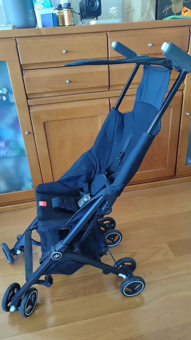 Carrinho de bebé, ideal para viagens e avião. Marca GB, modelo pockit