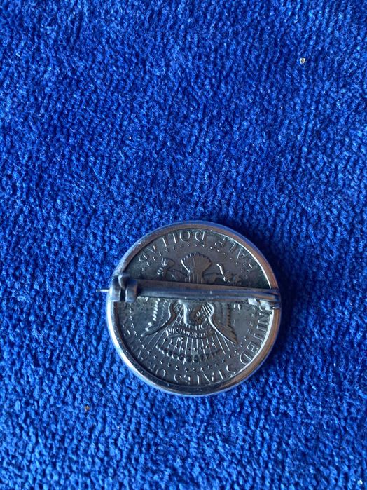 Alfinete dama, 1/2 Dólar