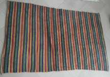 Tapete multicolor com 1,30m por 2,00m
