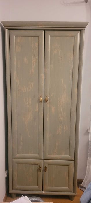 Szafa biało seledynowa przecierana