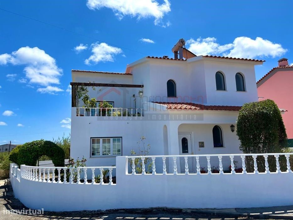 Moradia T4 Independente à venda em Serra D'el Rei