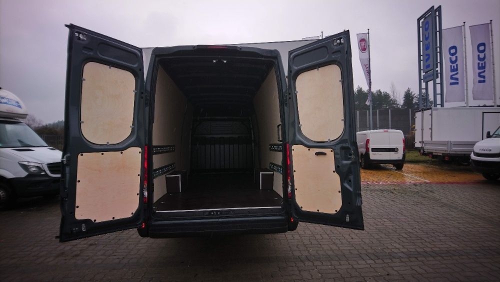 Profesjonalne zabudowy samochodów dostawczych Iveco Daily L4H2