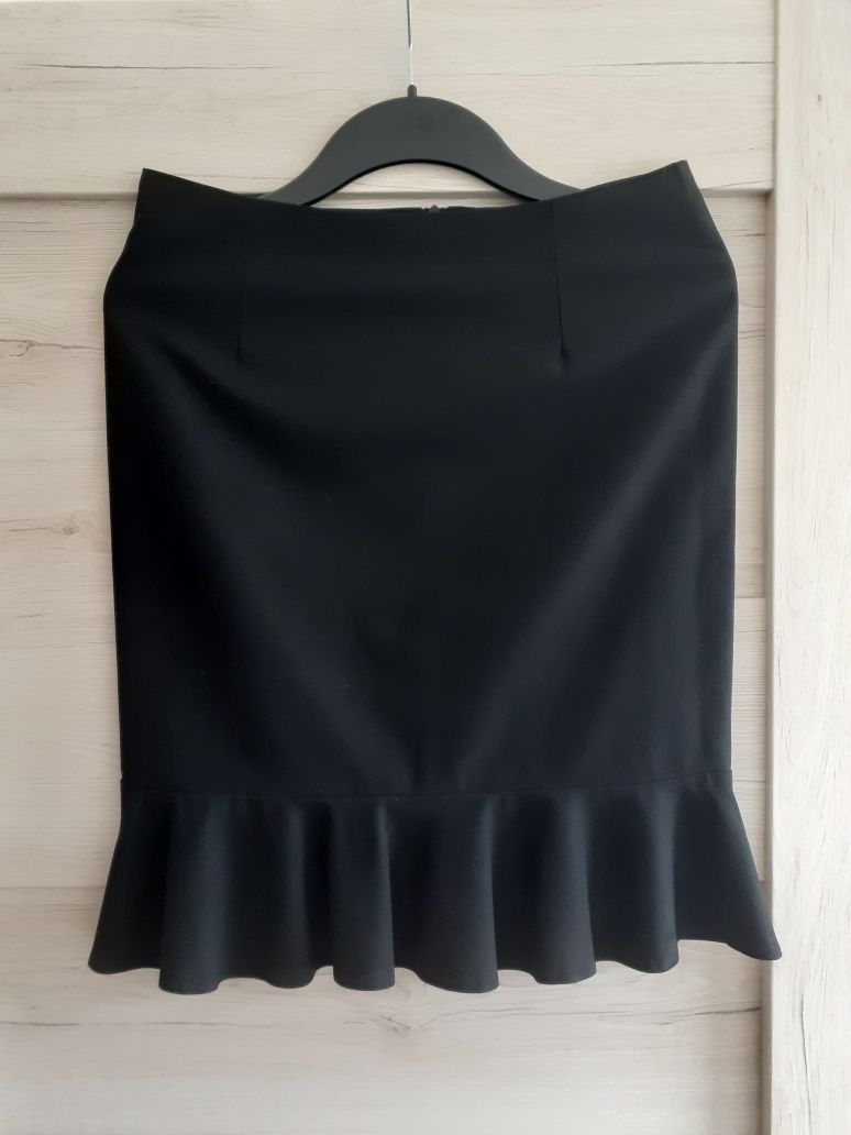 Czarna spódnica z falbaną. Elegancka i kobieca. Mohito - 36