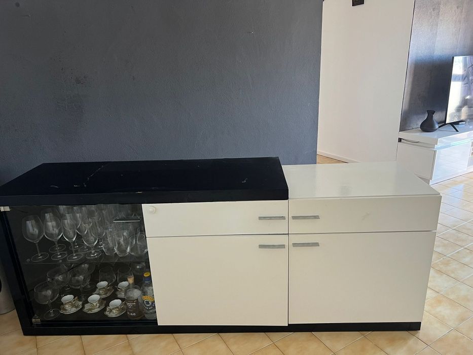 Aparador sala preto e branco