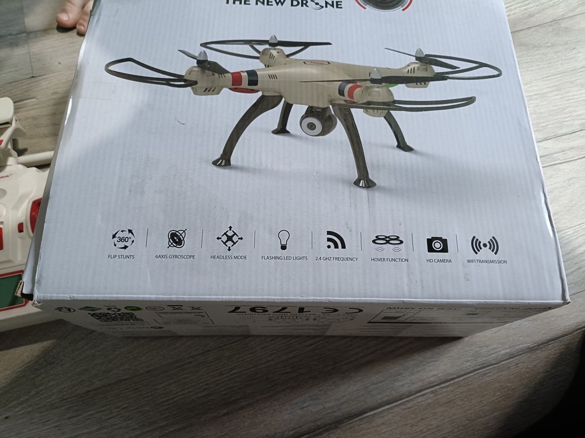 Dron z kamerą HD Syma X8hw