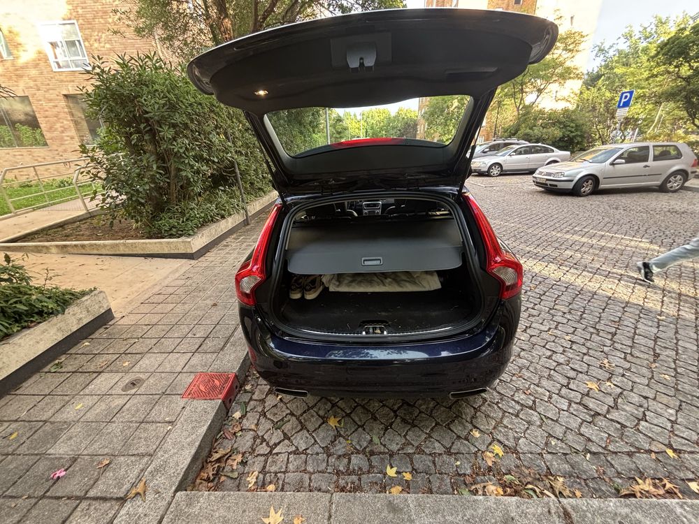Vendo Volvo V60 bem estimado