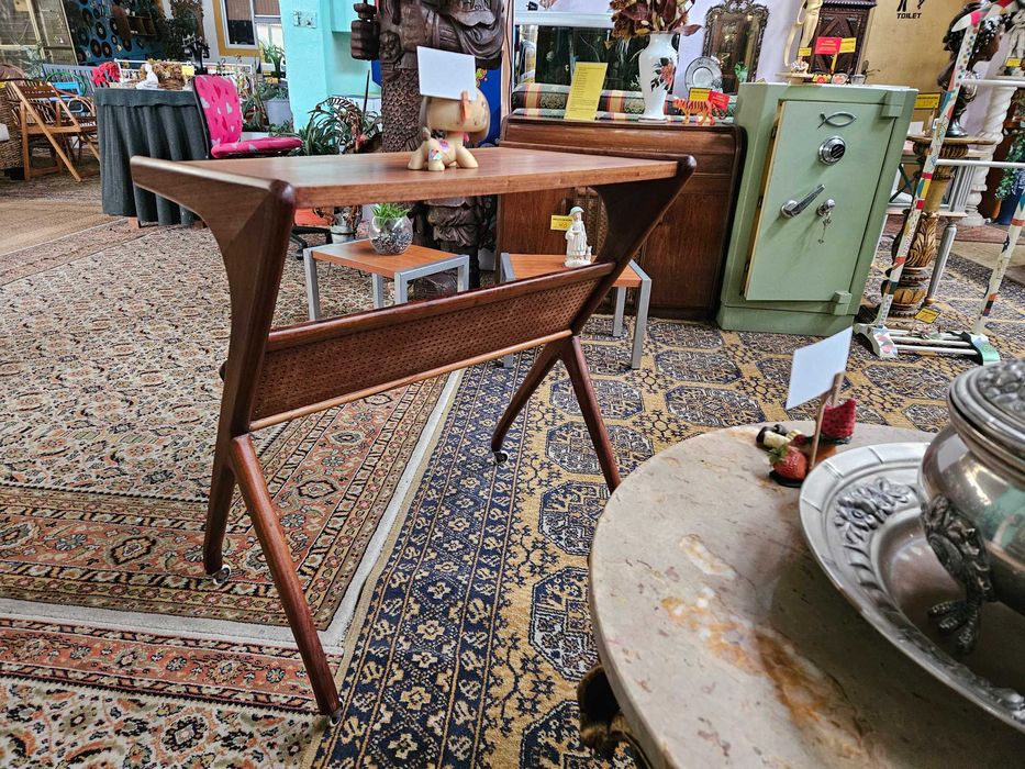 Lindíssima secretária secretária vintage - Restaurada