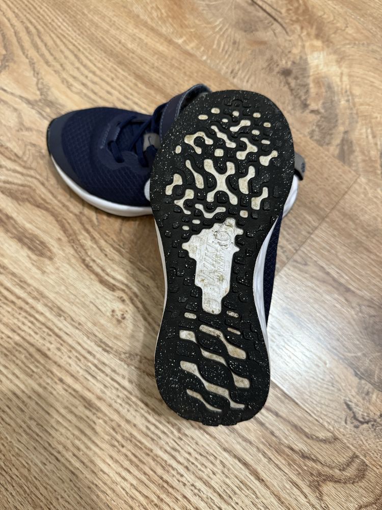 Кросівки Nike оригінал, розмір 29,5 по устілці 18 см