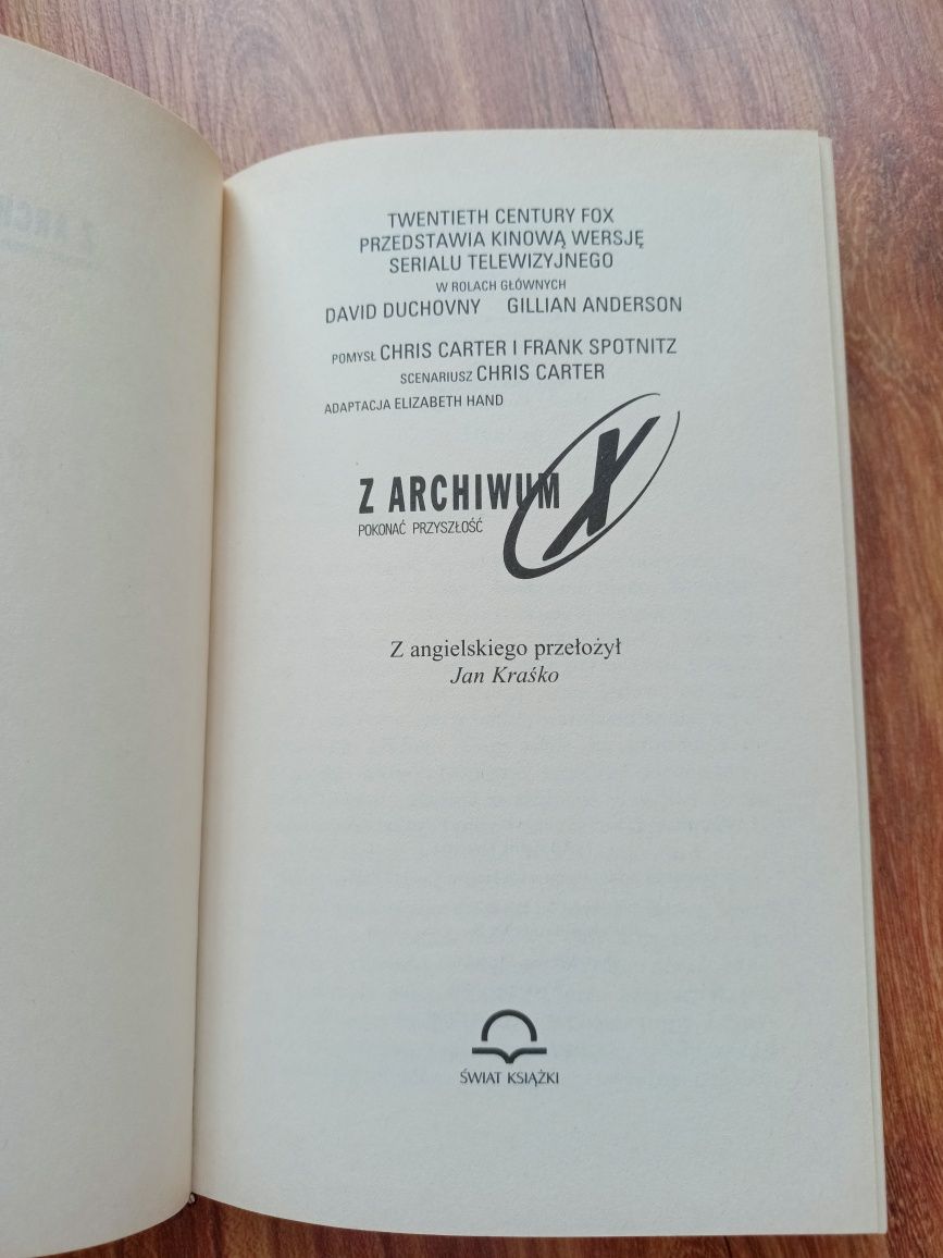 Z Archiwum X. Książka . Stan idealny.