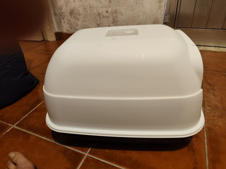 Casa de banho para gato com porta basculante