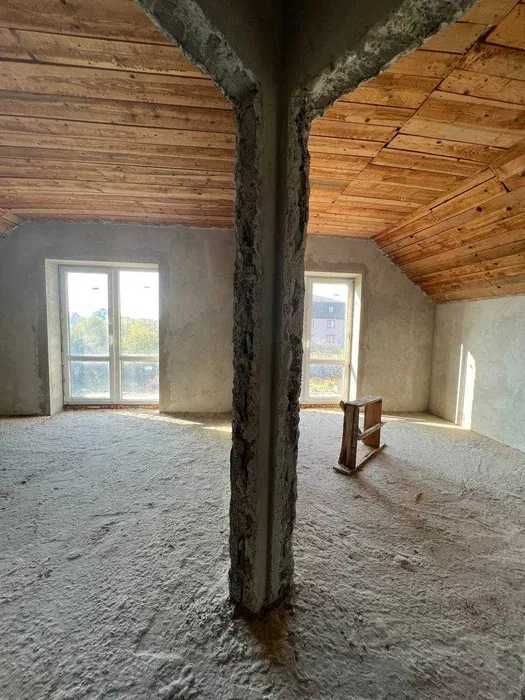 Будинок в передмісті 200м² / 12 соток / Гараж