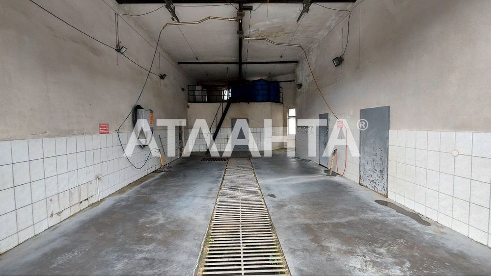 Земельна ділянка 26 соток з СТО, мийкою та готелем