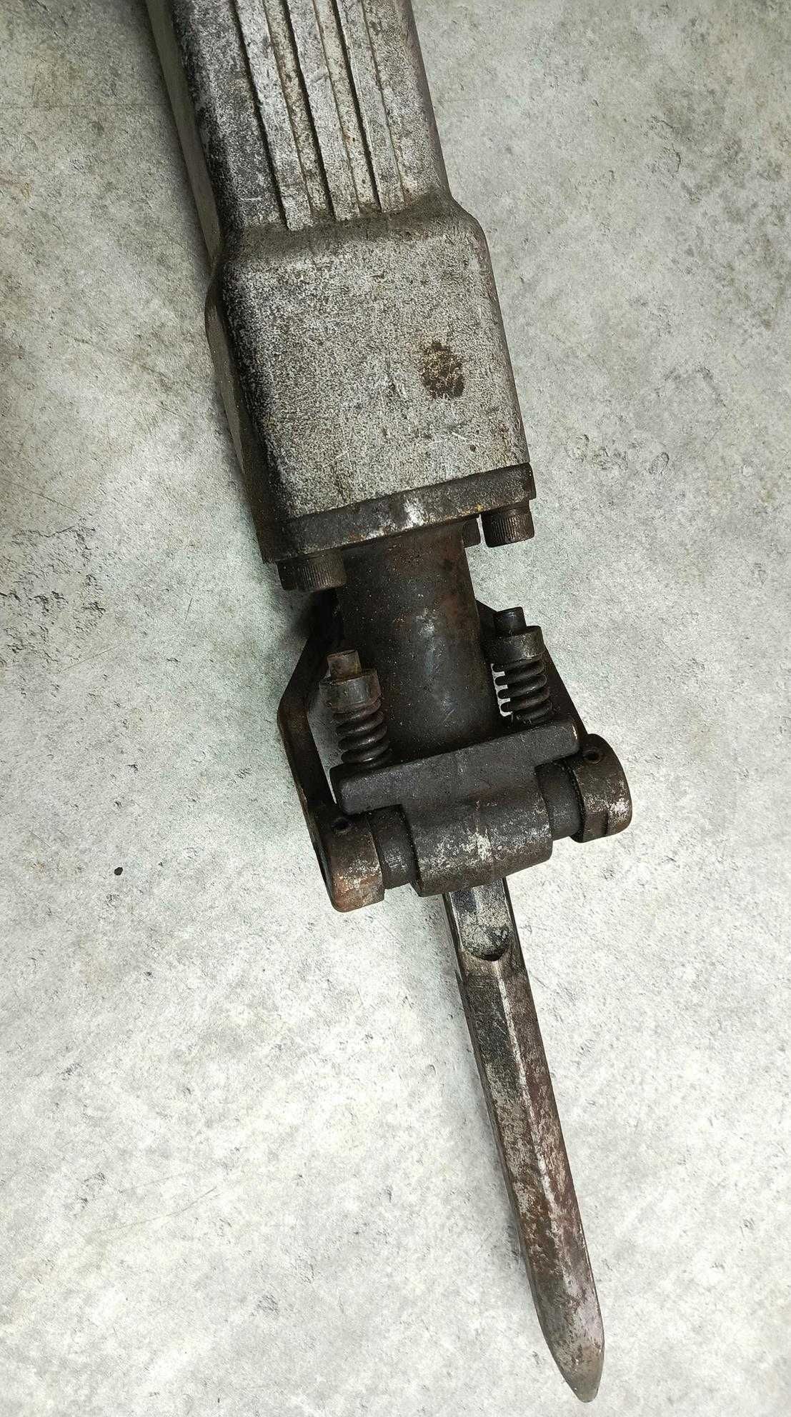 Młot Udarowy Wyburzeniowy Makita HM 1800 30KG 55J