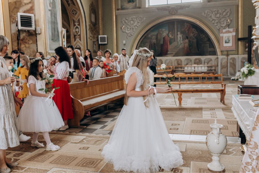 Плаття , плаття на причастя